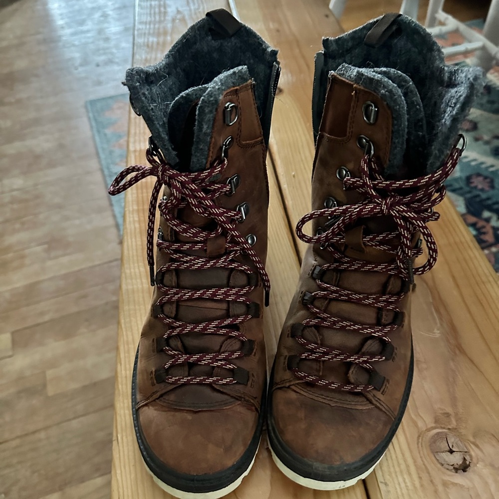 Kamik brand winter boots, brown, good condition